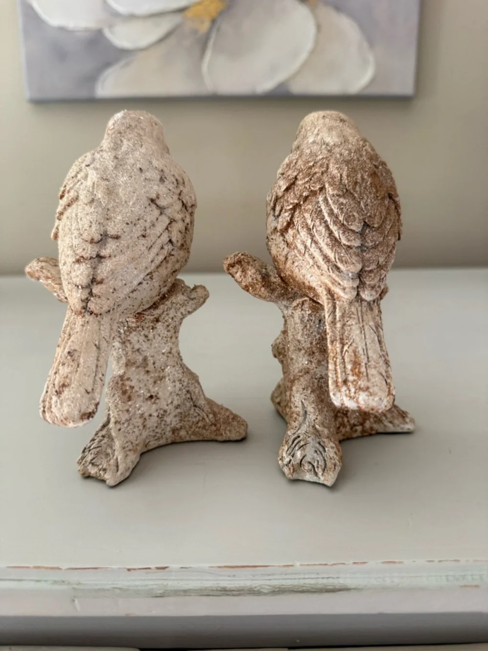 Rustic Cream/Brown Pair of Decorative Bird Sculptures made of Resin- Set of 2